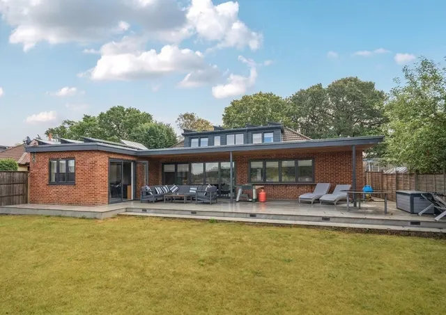 Priors Hill Lane, Bursledon, SO31, photo 1