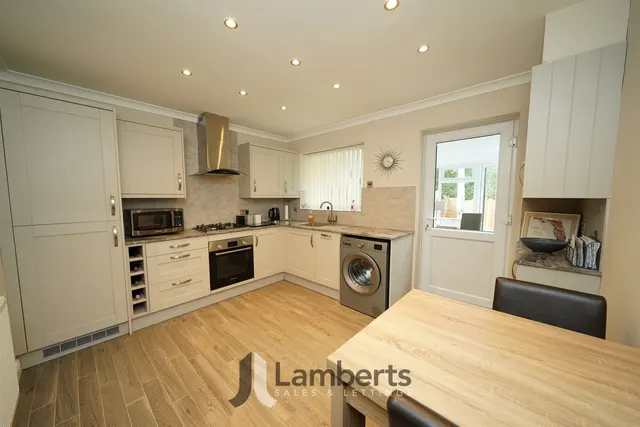 Photo 2 — 14 Goldthorne Close, Redditch