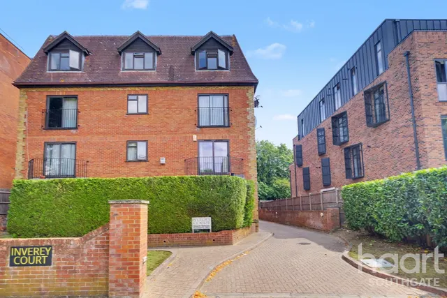 Holden Avenue, London, N12, photo 2