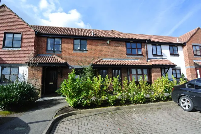 Englefield Close, Englefield Green, Egham, TW20 0SE, photo 1