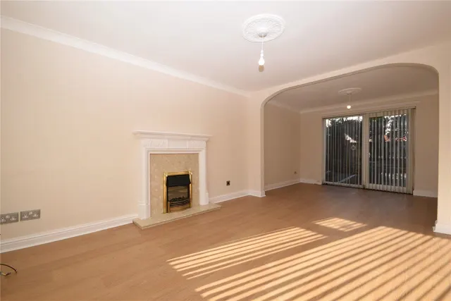 Bruce Lawn, Leeds, LS12, photo 3