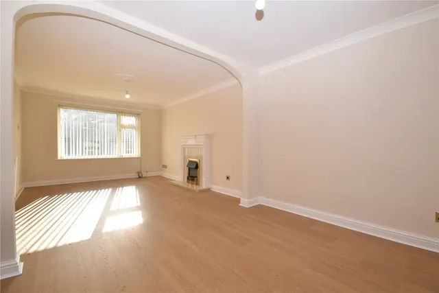 Bruce Lawn, Leeds, LS12, photo 2