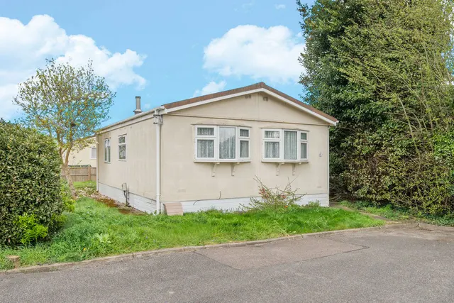 Penton Park, Chertsey KT16 8QB, photo 1