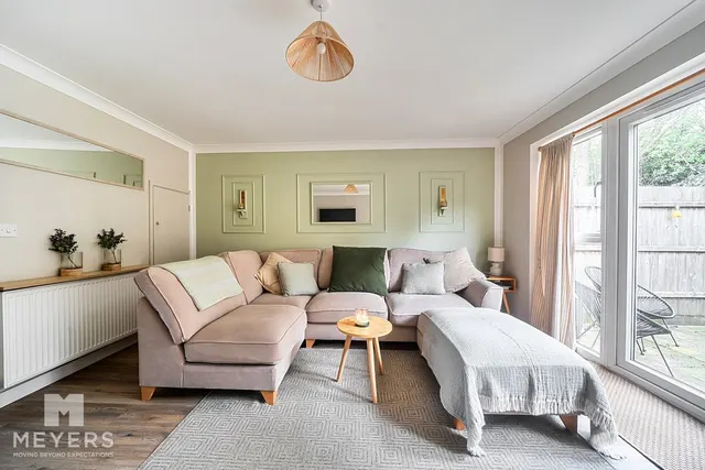 Olivia Close, Corfe Mullen, BH21, photo 2