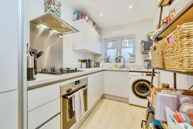 Moy Green Drive, Horley, RH6, photo 3