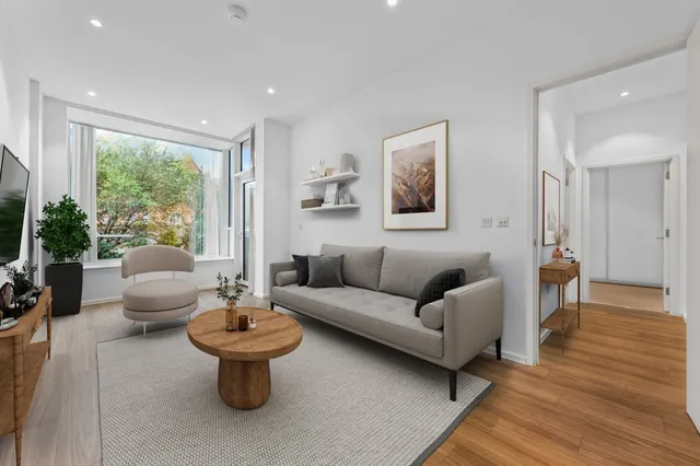 Broomhill Road, London, SW18, photo 1