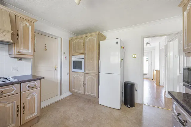 Lexden Road, Seaford, photo 3