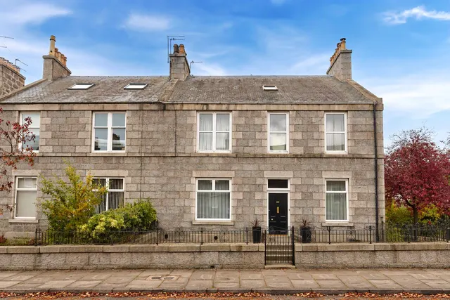 4 bedroom flat, Irvine Place, Aberdeen, AB10