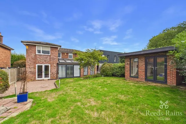 Photo 2 — The Roundway, Morley, West Yorkshire, LS27