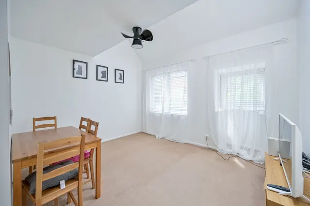 Photo 2 — 9 Shott Close, Sutton