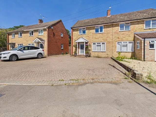 Huntsmoor Road, Tadley, RG26, photo 1