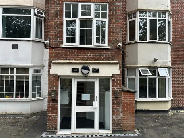 Finchley Road, LONDON, photo 1