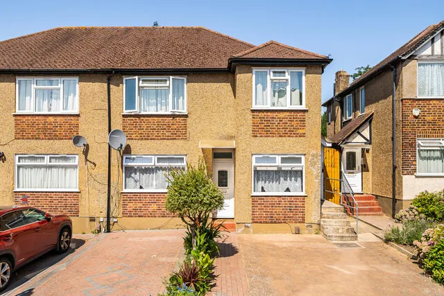 Valley Close, Pinner, HA5, photo 2