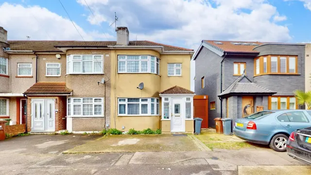 Tenterden Road, Dagenham, RM8, photo 1