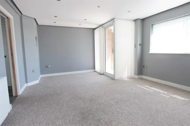 Photo 3 — Lemont Road, Sheffield, S17 4HA