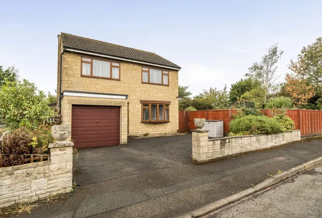 Unwin Close, Cheltenham, GL51 6PF, photo 1