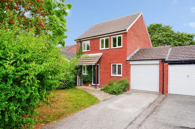 Sovereign Close, DIDCOT, photo 1