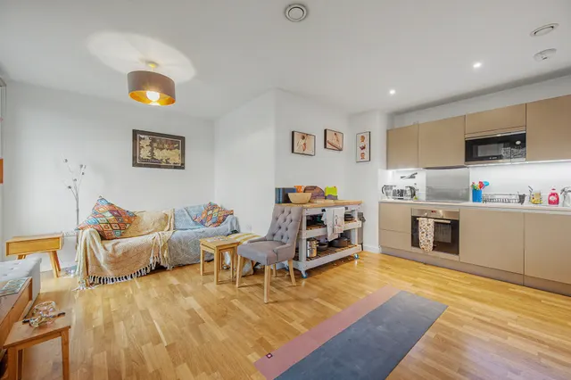Photo 3 — Flat 205, Henderson Apartments, 58 Rodney Road, London
