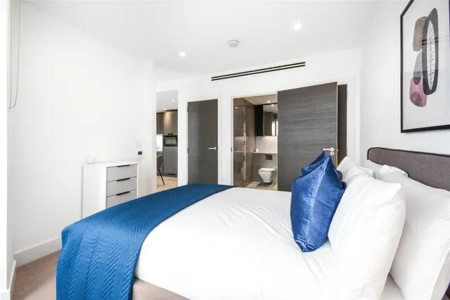 Photo 3 — 52 Delphini Apartments, 10 St Georges Circus, London