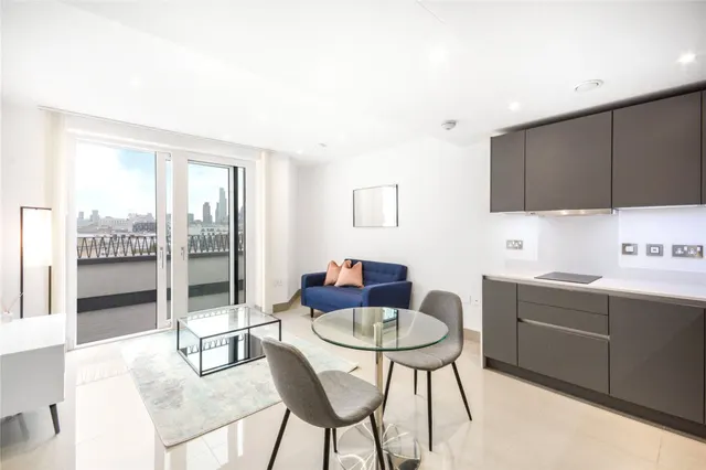 52 Delphini Apartments, 10 St Georges Circus, London, photo 1