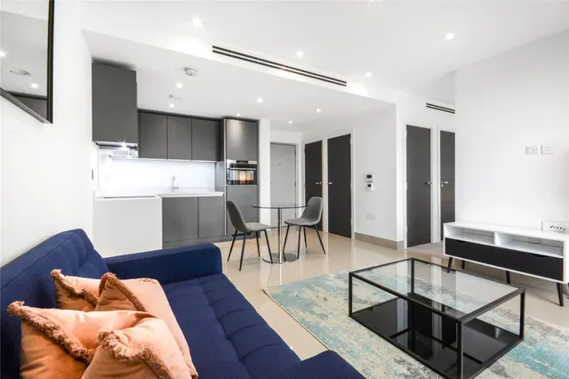 Photo 2 — 52 Delphini Apartments, 10 St Georges Circus, London