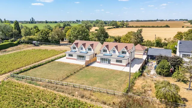 White Roding, Dunmow, CM6, photo 2