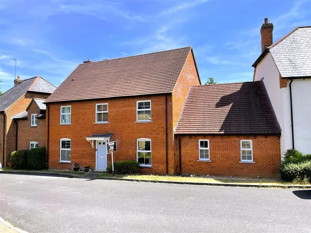 Hawthorn Avenue, Gillingham, photo 1