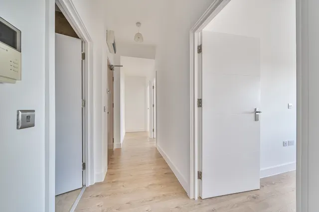 Flat 6, 313a Ballards Lane, London, photo 1