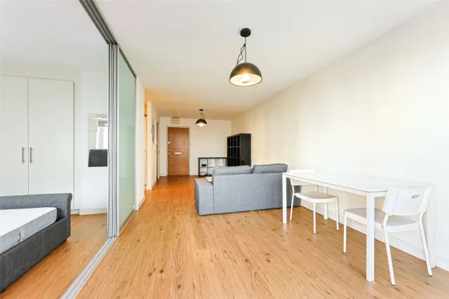 Boulevard Drive, Beaufort Park, NW9, photo 2