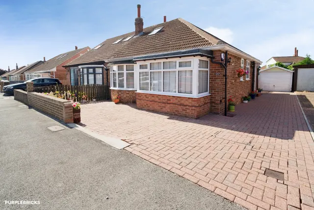 High Moor Crescent, Leeds, LS17, photo 1