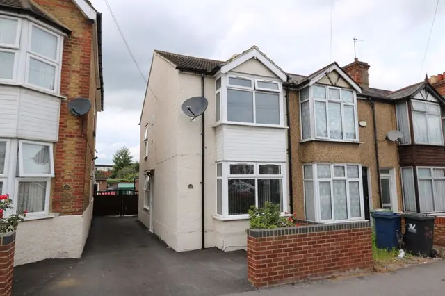 Oakridge Road, High Wycombe HP11 2PL, photo 1
