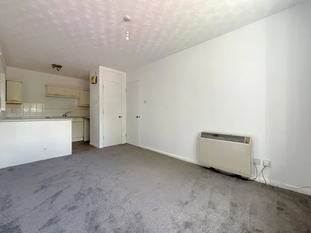 Chagny Close, Letchworth Garden City, SG6, photo 3