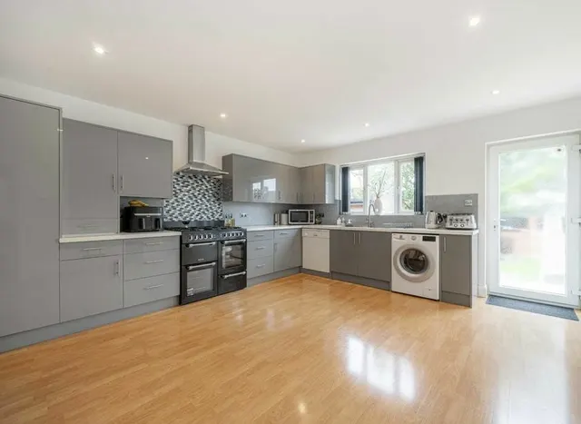 Photo 3 — Staines Road, Twickenham, TW2