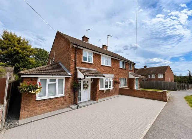 Park Avenue, Totternhoe LU6 1QF, photo 1