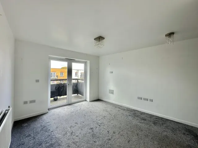 Featherstone Road, Southall, UB2, photo 2