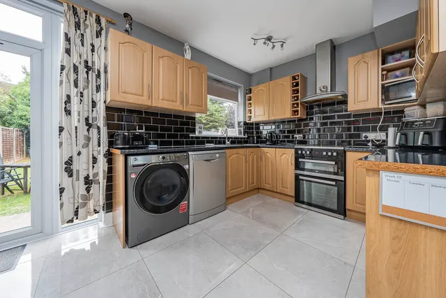Photo 3 — Ryefield Avenue, Hillingdon, UB10