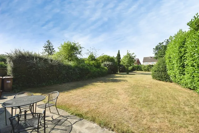 Photo 3 — Longmead Avenue, Chelmsford, Essex, CM2