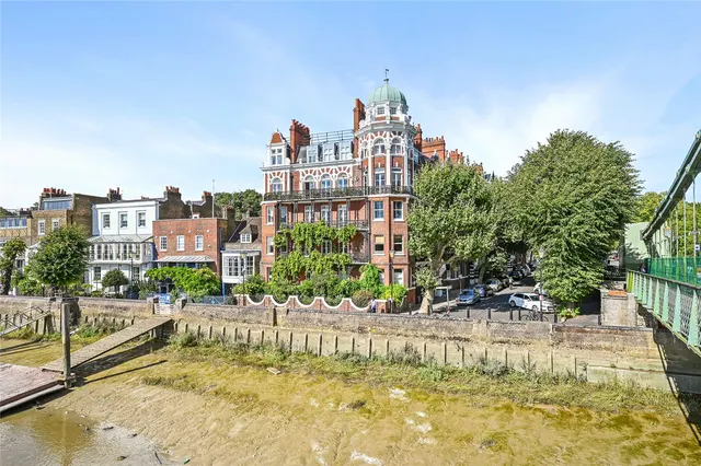 Hammersmith Bridge Road, London, W6, photo 2