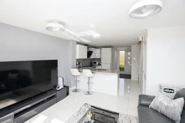 Rowan Drive, Lyde Green, BS16, photo 3