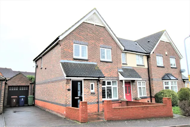 Frances Avenue, Grays, Essex, RM16 6NH, photo 1