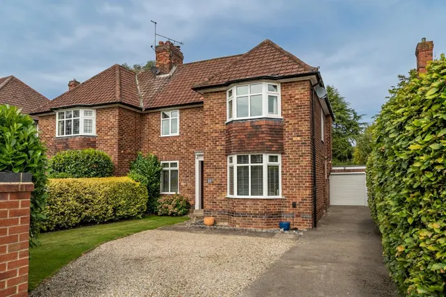 Middlethorpe Drive, York, photo 1