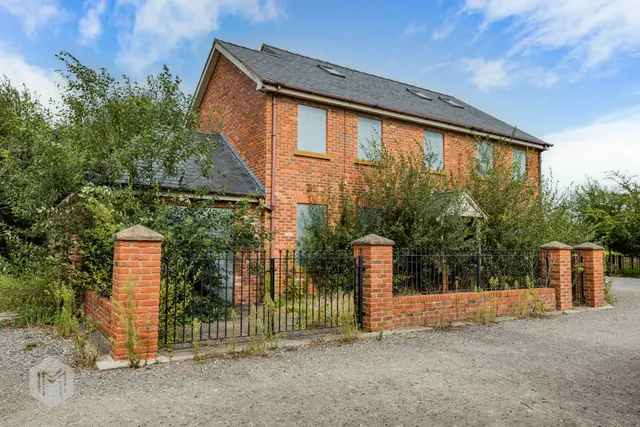 Lock Cottage Weir Lane, Woolston, Warrington, WA1 4QH, photo 1