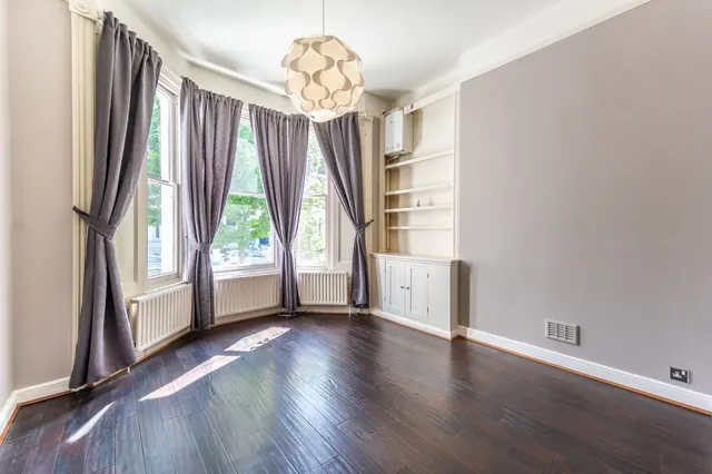 Flat 2, 5 Sinclair Road, London, photo 1