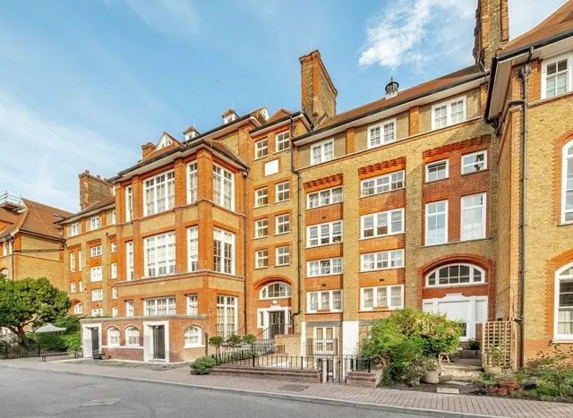 2 bedroom flat — Lansdowne Drive, Hackney, E8