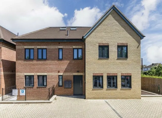 Gunnersbury Avenue, Ealing, W5, photo 1