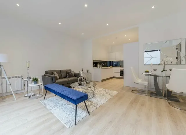 Gunnersbury Avenue, Ealing, W5, photo 2