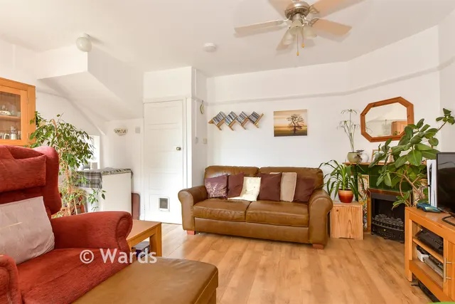 Lancelot Avenue, Strood, ME2, photo 3