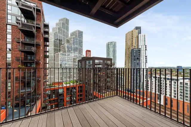 Embassy Gardens, London, SW11, photo 2