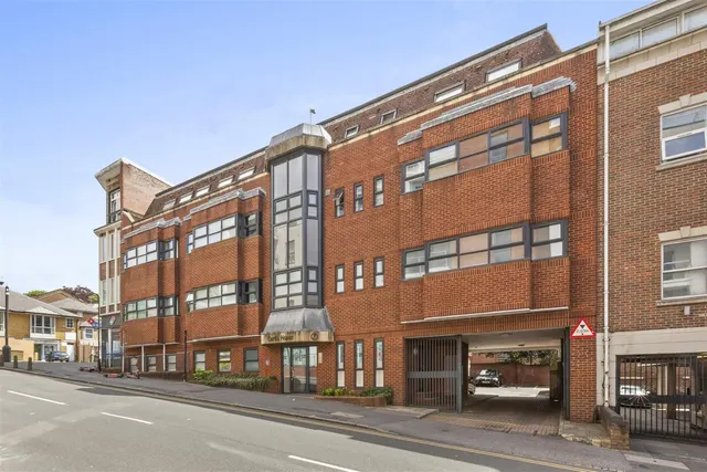 Corporation Street, High Wycombe, HP13, photo 2