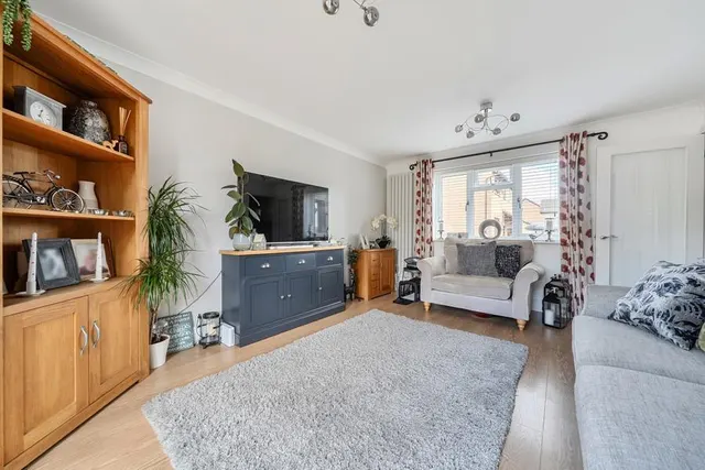 Thorney Leys, Witney, OX28, photo 2